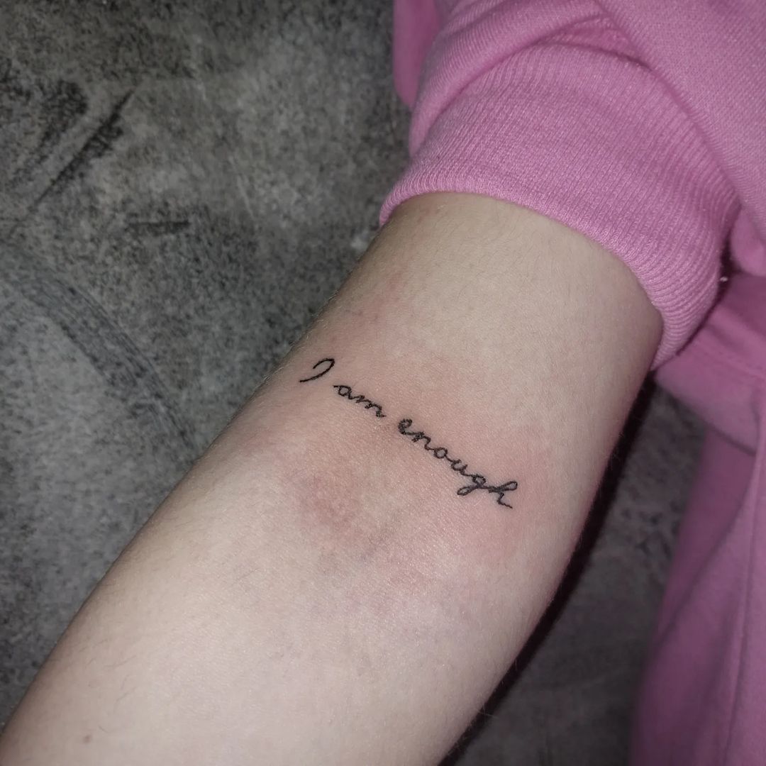 Tetovaža I am enough - Lettering rad Eternal Art studio